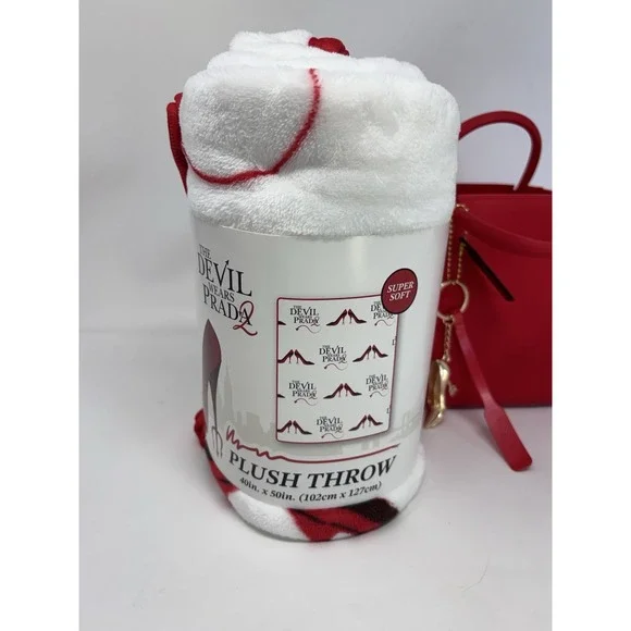 The Devil Wears PRADA Popcorn Purse Bucket With Charms & Blanket Set New